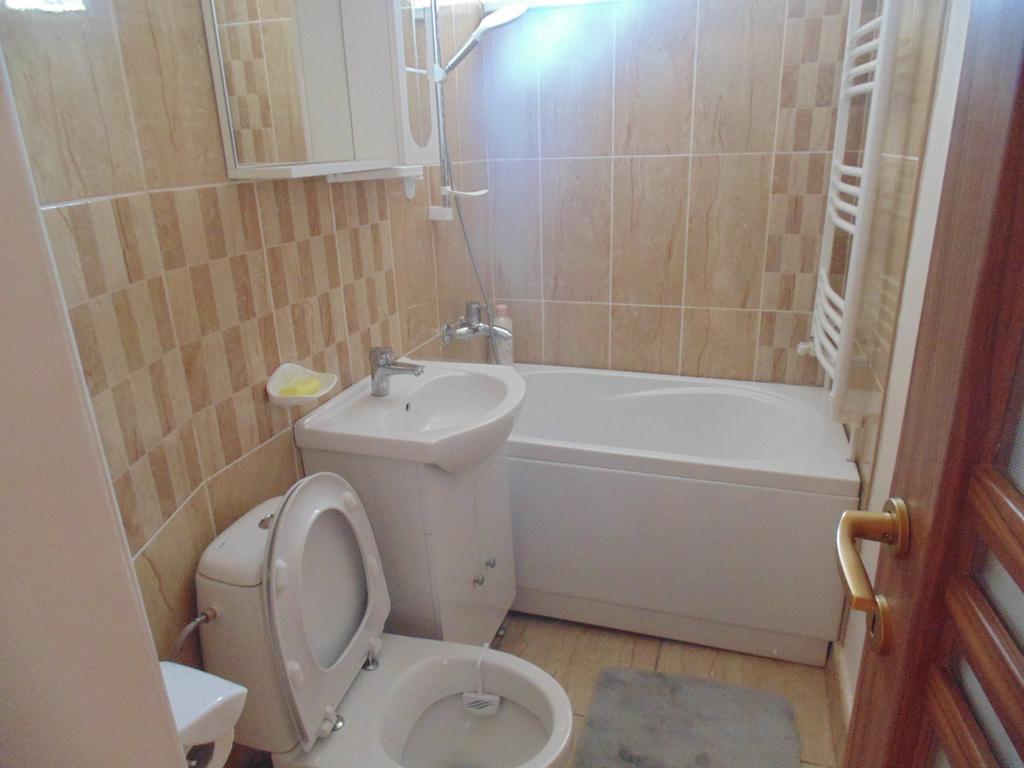 Ferienwohnung Amigohd Hunedoara Exterior foto